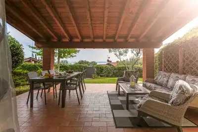 Image de Villa Tullia avec vue sur le lac de Garde et avec jardin privé