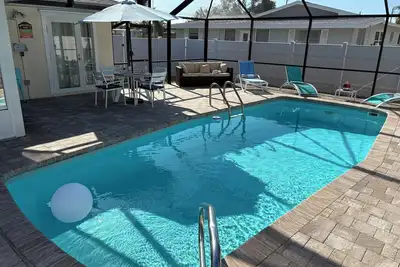 Image de Villa ZaZa - Maison nouvellement meublée de 2 chambres et 2 salles de bains avec piscine chauffée.