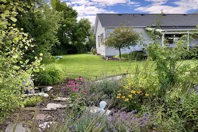 Image de Studio situé sur une superficie avec une vue magnifique sur les montagnes Bridger