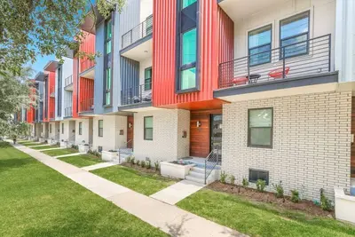 Image de Maison de ville neuve sur 3 niveaux dans Mid City
