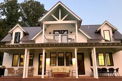 Image de Nouvelle ferme moderne au coeur de Valle Crucis, Nc - Construit en 2019