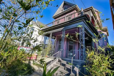 Image de Claiborne Creole Mansion - Idéal pour les grands groupes - Étapes menant à Fq + Frenchman St
