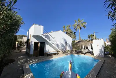 Image de Partie de la piscine de la maison Casa Roser. Cuisine extérieure avec vue sur la mer 10min z. Plage de Cala Llombards