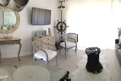 Image de Condo bien décoré avec vue fantastique! ! !
