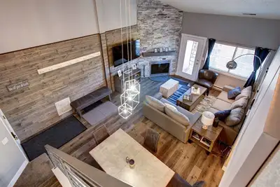 Image de Grand condo Giant Steps skis aux pieds! - Salle de jeux avec bain à remous - À distance de marche du parc et B
