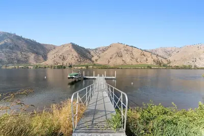 Dog-friendly, maison au bord de la rivière w / quai partagé pour amarrage de bateau