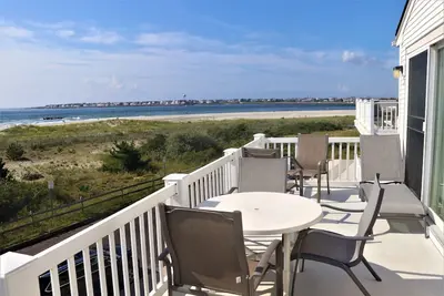 Image de Front de mer avec Inlet et Avalon Skyline Views! Propre, confortable et pratique!