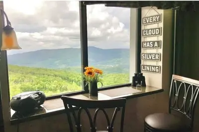 Image de Profitez des couchers de soleil Ă couper le souffle sur la montagne et du meilleur ski au Sugar Top Resort Condo
