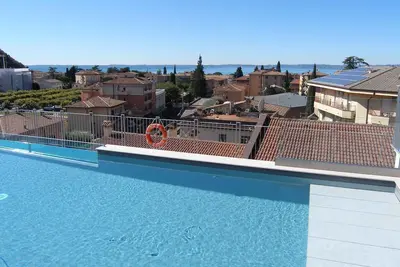 Image de Appartement de vacances avec climatisation, internet, balcon et piscine sur le toit