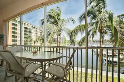 Image de Superbe WaterView Burnt Store Marina Harbour Condo-hiver ‘20 dates et plus restent