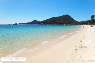 Image de Vue Imprenable Sur L'Eau Et Appartement Au Dernier ÉTAGE