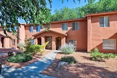 Image de Nouveau! Kanab Condo w / Pool & Ac <1 Mi aux attractions!