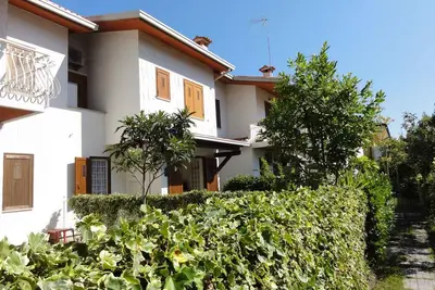 Image de Appartement de vacances avec son propre jardin dans un endroit calme