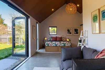 Image de Roker Street Retreat - Studio de style kiwi contemporain