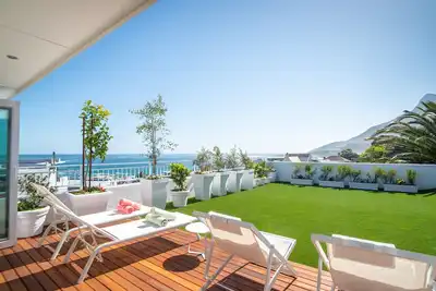 Image de Villa 2 chambres avec piscine étincelante, vue imprenable et le son et l'odeur de la mer