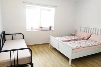 Image de Nouvel endroit pour les familles \/ groupes de 70 m2 + terrasse de 40 m2, climatisation, wifi, 10 km du centre