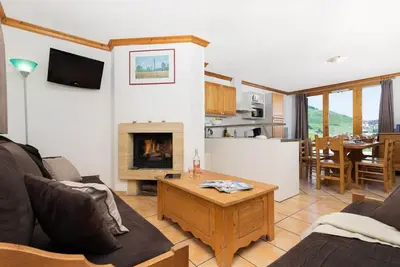 Image de Chalet, 100m du centre station, terrasse, balcon, cheminée ou poêle à bois, parking, télévision