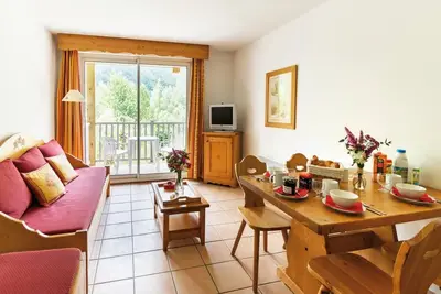 Image de Remise en forme, piscine, sauna, hammam, terrasse, balcon, parking, télévision, casier à ski, 48m²