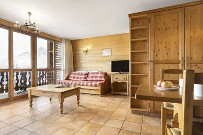 Image de Wifi, 150m des commerces, piscine, sauna, hammam, balcon, cheminée ou poêle à bois, télévision