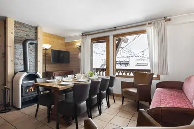 Image de Wifi, 100m du centre station, balcon, cheminée ou poêle à bois, télévision, casier à ski, 60m²