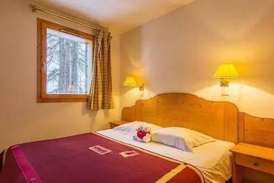 Image de 300m du centre station, remise en forme, piscine, sauna, hammam, télévision, casier à ski, 58m²