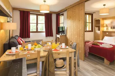 Image de Wifi, 100m des commerces, remise en forme, piscine, balcon, parking, télévision, casier à ski, 35m²