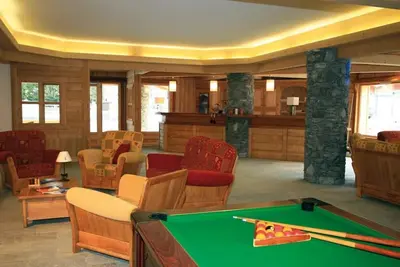 Image de 200m du centre station, remise en forme, piscine, terrasse, balcon, télévision, casier à ski, 43m²