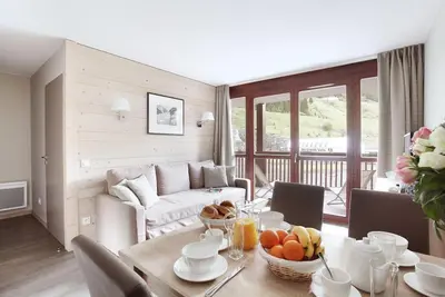 Image de Wifi, 100m du centre station, remise en forme, piscine, balcon, télévision, casier à ski, 63m²