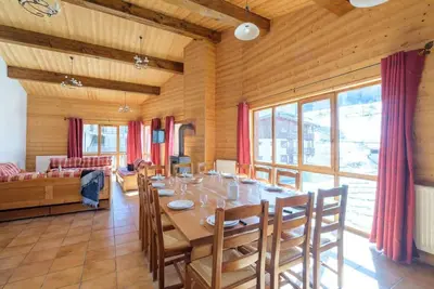 200m du centre station, piscine, sauna, hammam, balcon, parking, télévision, casier à ski, 40m²
