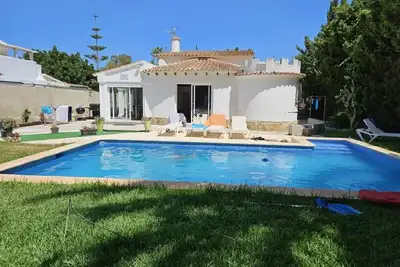 Preciosa villa con piscina privada a 5 minutos de la playa