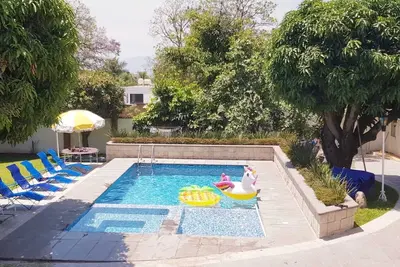 Image de Vous recherchez l'évasion parfaite de la ville? Cette maison lac étonnante vient de frapper le marché Homeaway et est à seulement quelques heures. loin de chez vous. . .