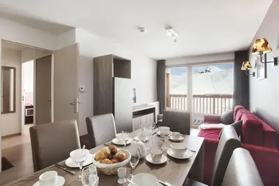Image de 250m du centre station, remise en forme, terrasse, balcon, télévision, casier à ski, 39m², La Plagne