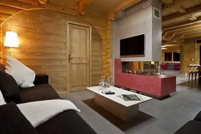 Image de Chalet, sauna, terrasse, cheminée ou poêle à bois, parking, télévision, casier à ski, 270m²