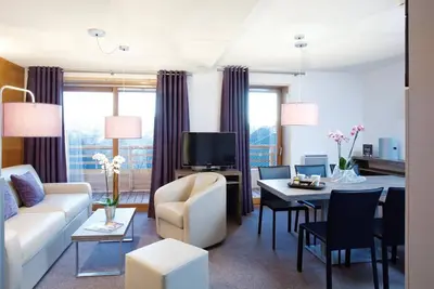 Image de Wifi, 250m du centre station, remise en forme, piscine, hammam, balcon, télévision, 35m²