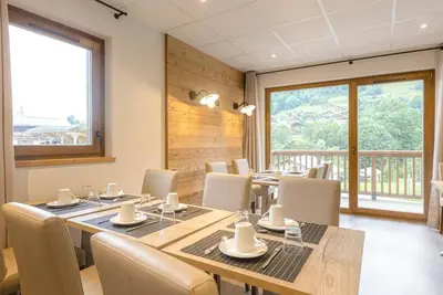 Image de Wifi, remise en forme, piscine, terrasse, balcon, télévision, casier à ski, 55-60m²