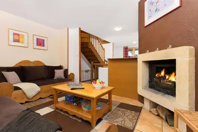 Image de Chalet, 100m du centre station, terrasse, balcon, cheminée ou poêle à bois, parking, télévision