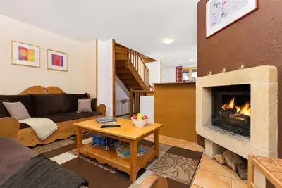 Image de Chalet, 100m du centre station, terrasse, balcon, cheminée ou poêle à bois, parking, télévision