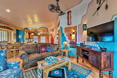 Image de Nouveau! Maison sur 1/2 Acre ~ 30 Min Ă Taos Ski Valley!