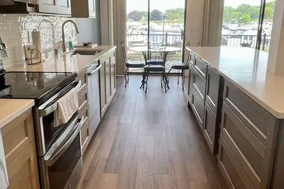 Image de Abbey Harbor Front Villa, Large Patio, Walk to Fontana Waterfront