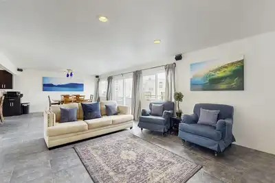 Image de Condo spacieux, adapté aux chiens avec une cuisine complète - à quelques pas de la plage!