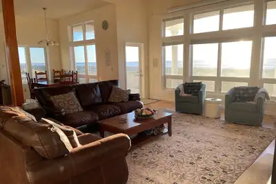 Image de Oceanfront Living à son meilleur, exquis et moderne