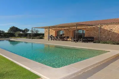 Image de Maison de campagne flambant neuve, intérieur élégant, piscine privée, entourée de la belle nature de Majorque!
