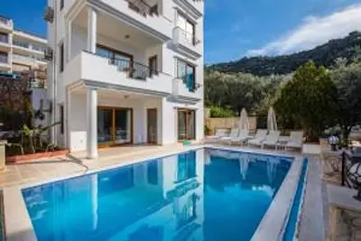 Image de Villa spacieuse, 4 chambres avec salle de bain, à 100m de la plage, vue imprenable, piscine privée