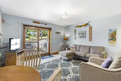 Image de Suite de 2 chambres à droite sur le lac Tablerock. . étapes à la rive! Près de Big Cedar Lodge Red Bud Cove