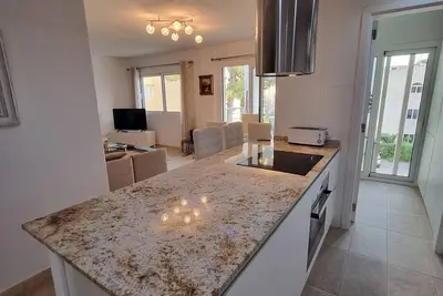 Image de Fabuleusement rénové, cet appartement offre tout ce dont vous pourriez avoir besoin.