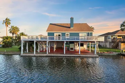 Image de Cette maison est un 5 chambre (s) à coucher, 3. 5 salles de bain, situé à Galveston, Tx.