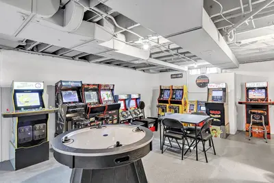 Image de Rare 5 chambres avec 2 lits King près de Lambeau Field