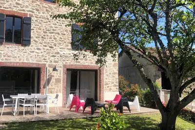 Image de Magnifique maison de famille en pierres avec spa, Ă la campagne.