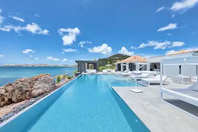 Image de Exclusive Gated Enclave, Oceanfront, à quelques pas de la plage, Ac, Wifi gratuit, piscine chauffée!