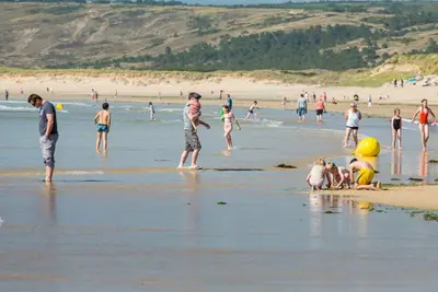 Image de Maison cosy près de la plage, idéale pour surf et randos, avec jardin et services en option.